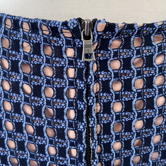 BCBGMaxAzria peplum short sleeve top. Size small - Picture 5 of 11